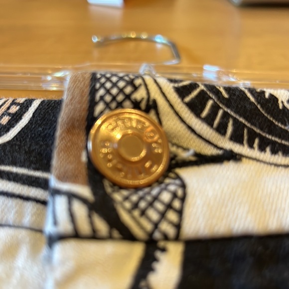 Chico’s So Slimming Ankle Length pants .5 - Picture 5 of 6